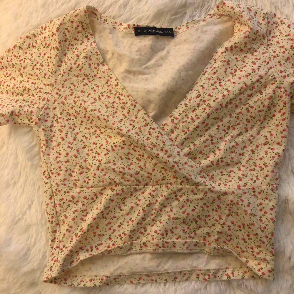 Cute brandy Melville shirt